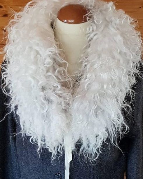 Schal aus Gotland-Pelzschaf