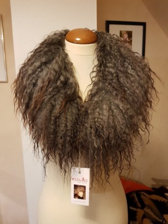 Schal aus Gotland Schaffell